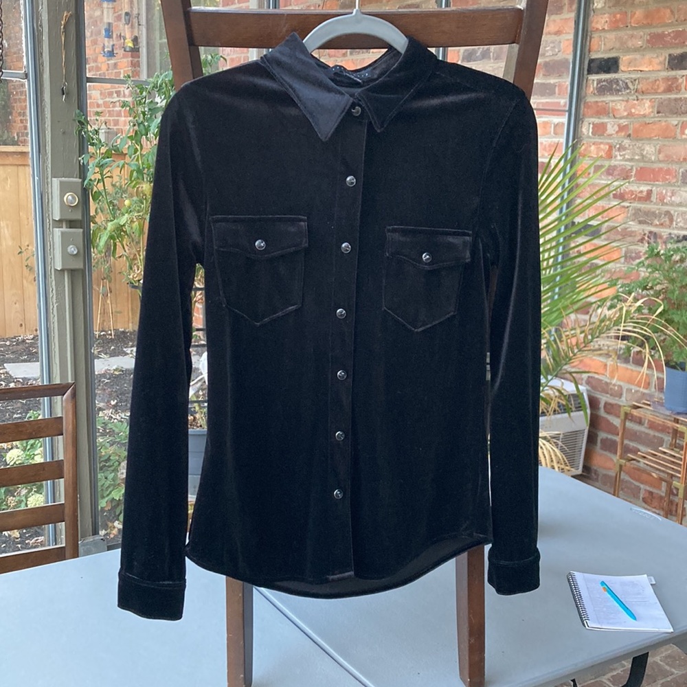 Bleck velvet pearl snap long sleeve shirt